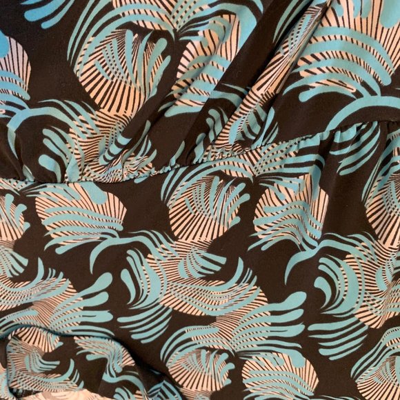 Shell and Brush Stroke Design Short Sleeve Tunic/Shirt - Picture 6 of 12